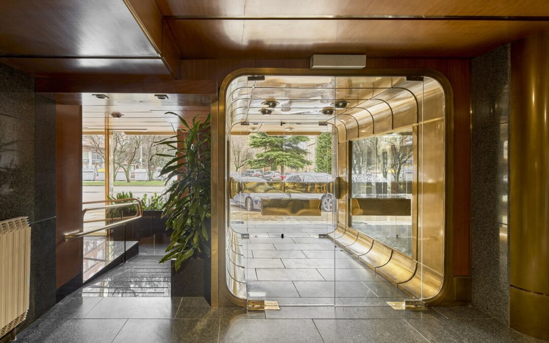 Accessibility for a housing building from the 70s